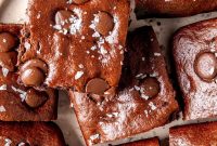 Fudgy Flourless Paleo Chocolate Chunk Brownies