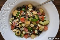 Mediterranean Panzanella Salad with Fresh Tomatoes and Basil