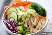 Creamy Sesame Rice Noodles Recipe with Garlic and Scallions