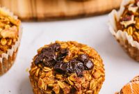 Moist Pumpkin Oatmeal Muffins with Warm Autumn Spices