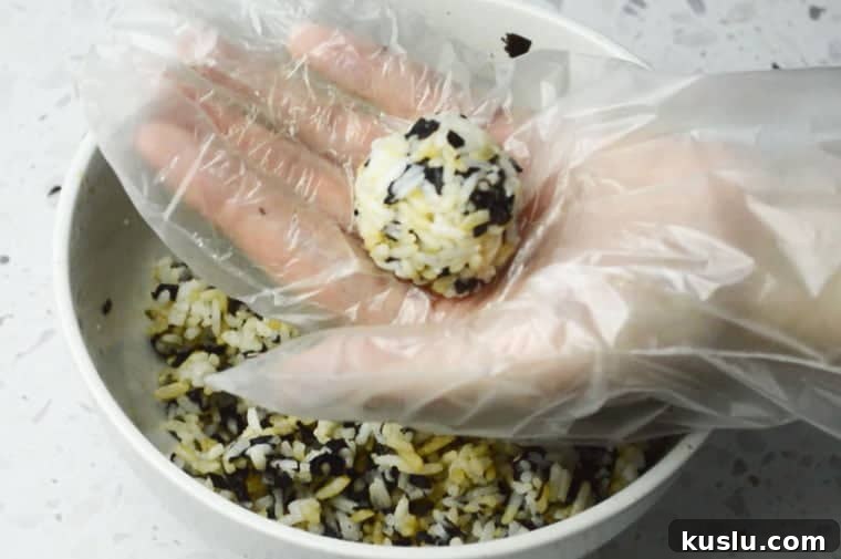 Savory Seaweed Rice Balls Recipe: How to Make Onigiri at Home 3 seaweed fist rice balls