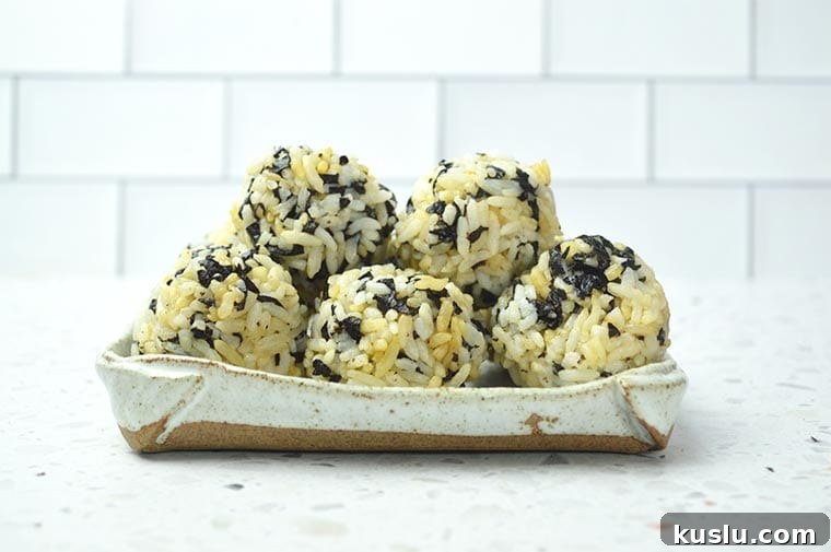 Savory Seaweed Rice Balls Recipe: How to Make Onigiri at Home 4 seaweed rice balls jumeokbap