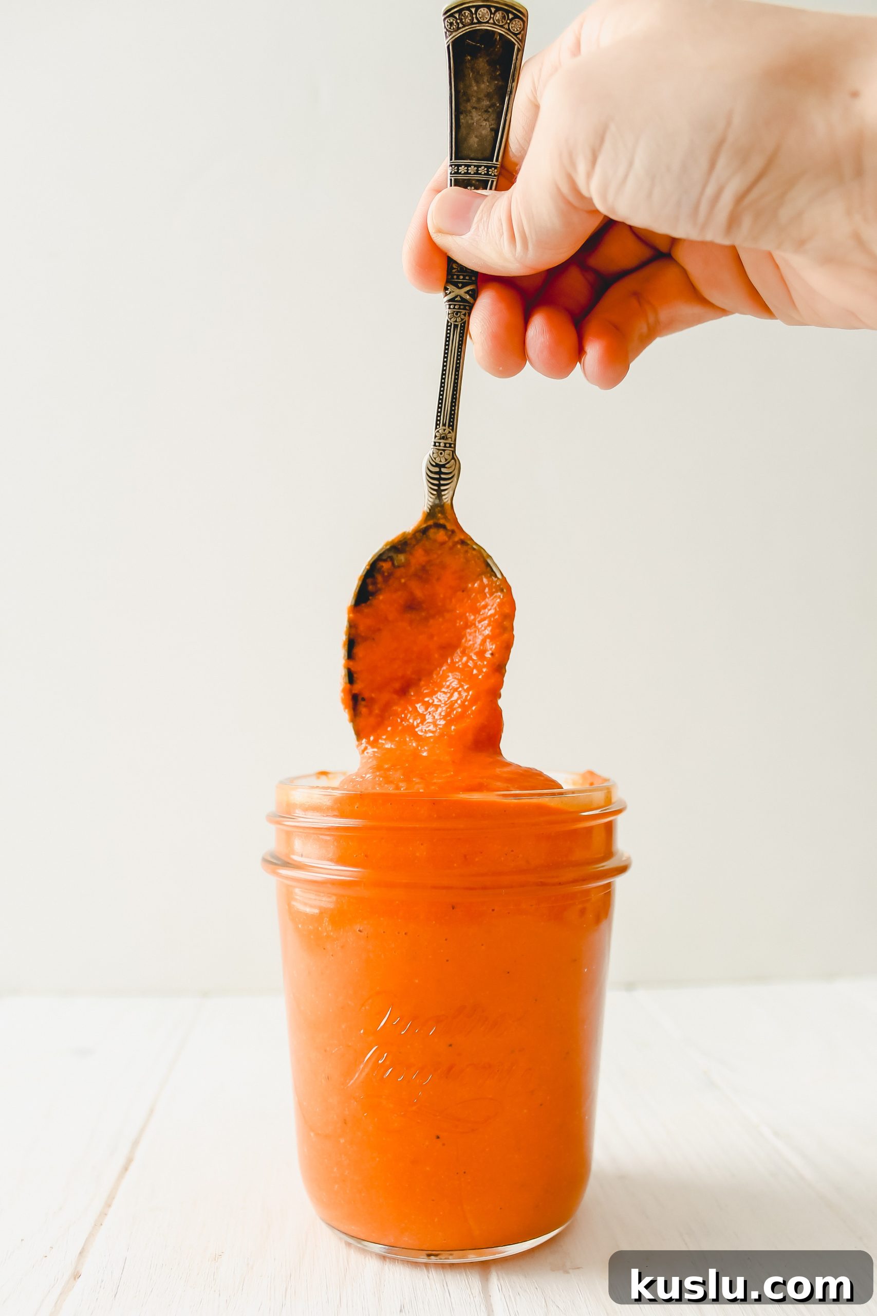 7-Minute Creamy Roasted Red Pepper Sauce [Vegan]