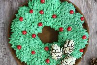 Pull-Apart Cupcake Wreath for Holiday Parties